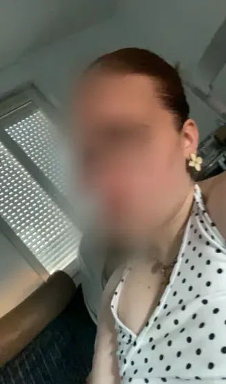 Ella, 19