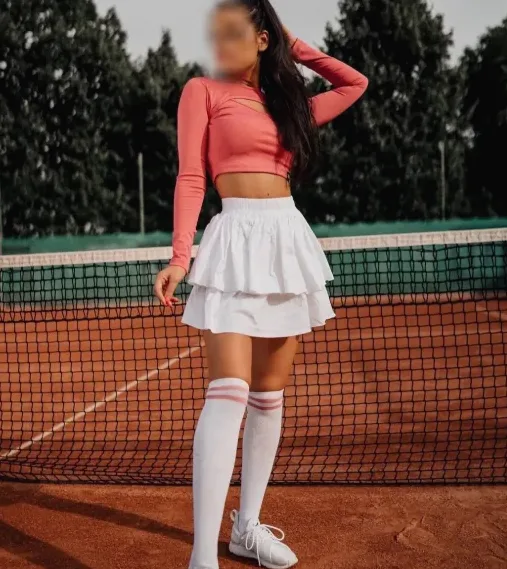 Farah, 35