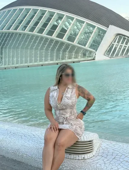 Ffion, 32