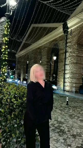 Isabelle, 21