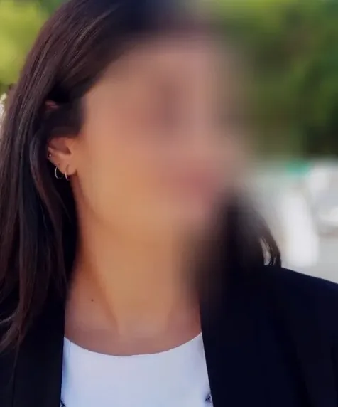 Julia, 33