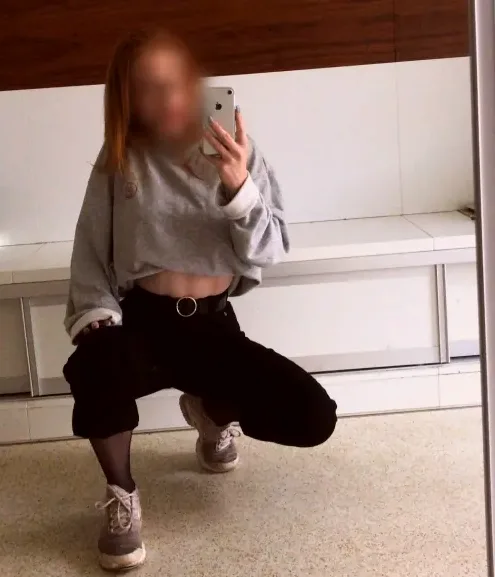 Rhona, 36