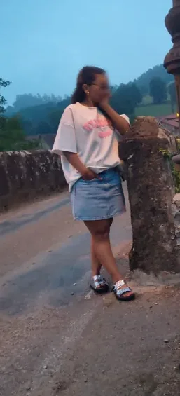 Sinead, 32