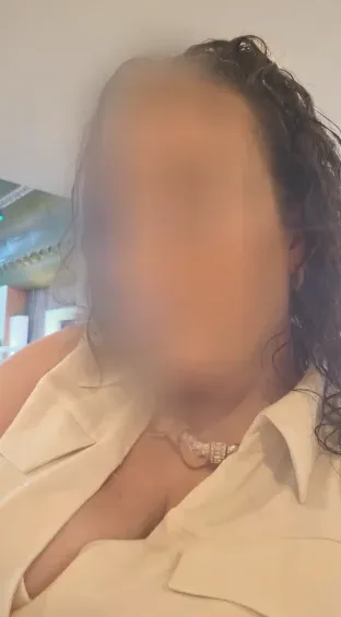 Zoe, 39